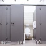 8 สิ่งที่คุณไม่ควรสัมผัสในห้องน้ำสาธารณะ เพราะมันเต็มไปเชื้อโรคที่คุณอาจไม่เคยรู้